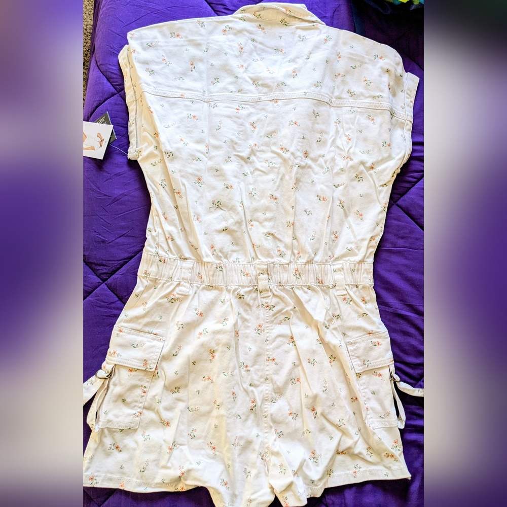 Celebrity Pink Women's Floral Cargo Romper - Picture 6 of 10